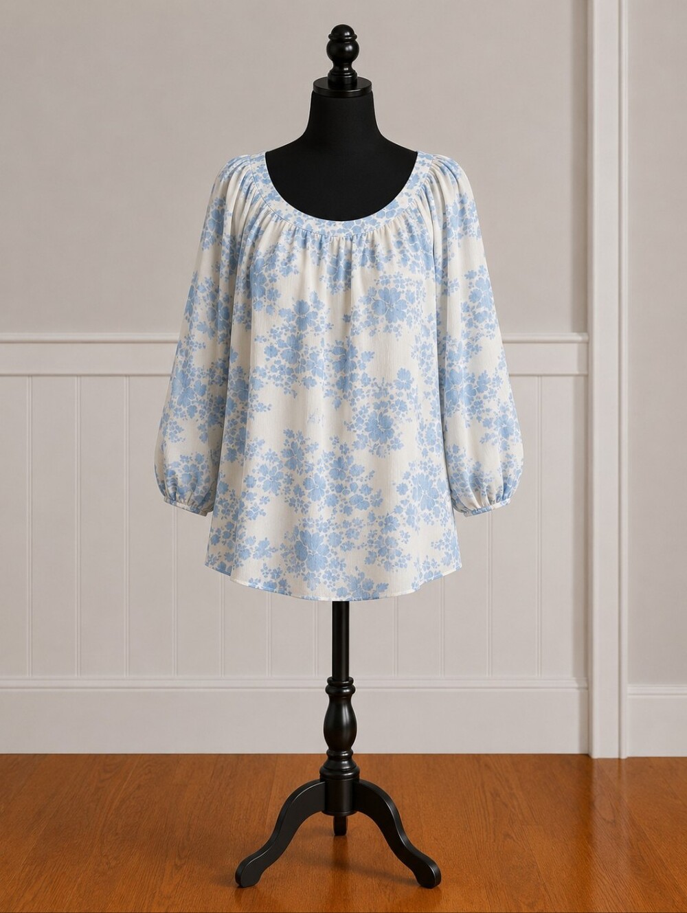 •LC Lauren Conrad Floral Blue and White Women's Top